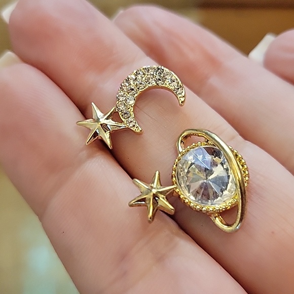 Celestial Sparkle Mismatched Shimmer Earrings - Picture 5 of 6